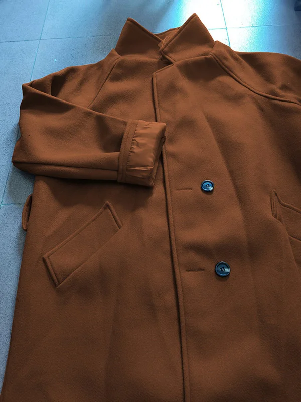 Einfarbiger Mantel mit Lockerer Passform und Gürtel – Perfekt für Den Modernen Look