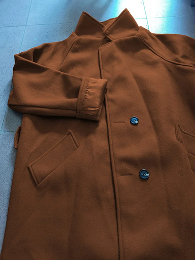 Einfarbiger Mantel mit Lockerer Passform und Gürtel – Perfekt für Den Modernen Look