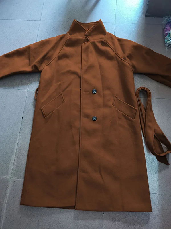 Einfarbiger Mantel mit Lockerer Passform und Gürtel – Perfekt für Den Modernen Look